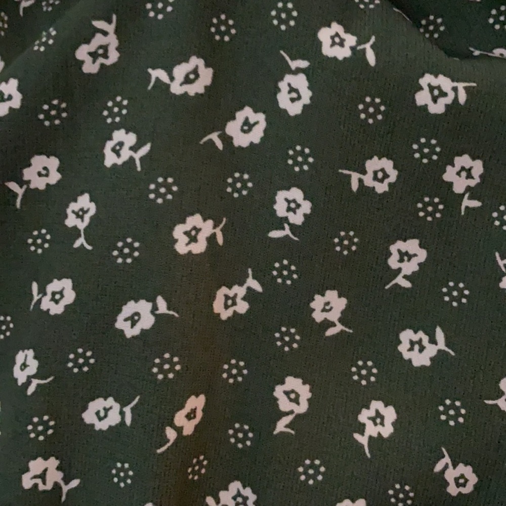 Calf-length green floral dress with buttons - Picture 3 of 3